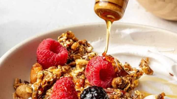 HERE ARE SOME IDEAS FOR INCORPORATING OATS AND HONEY INTO YOUR DAILY ROUTINE: 1. Oatmeal with Honey: Start your day with a healthy bowl of cooked Saffola oats, drizzled with 100% pure, natural source honey. Add fruits, nuts, and seeds for extra flavor and nutrients. (Image source: Pinterest/rachaelsgoodeats)