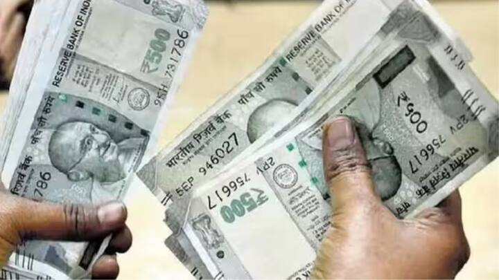 আর নিজেদের ব্যাঙ্ক অ্যাকাউন্টের সঙ্গে আধার কার্ডের লিঙ্ক করানো এই প্রকল্পের সুবিধা পাওয়ার জন্য জরুরি।