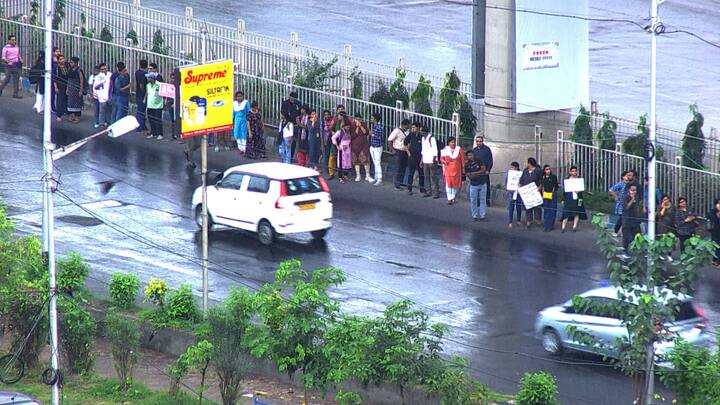 তিলোত্তমার জন্যই পথে নামলেন শহরের চিকিৎসক থেকে শুরু করে নার্স ও স্বাস্থ্যকর্মীরা।