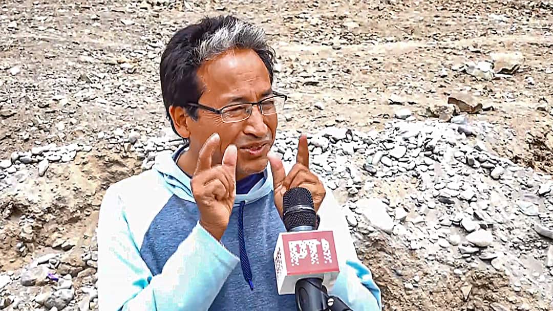 Delhi Chalo Padyatra Sonam Wangchuk Begins From Leh NDS Park Sonam Wangchuk-Led ‘Delhi Chalo Padyatra’ Begins From Leh: 'Enthusiastic Response', Elderly Join In Too