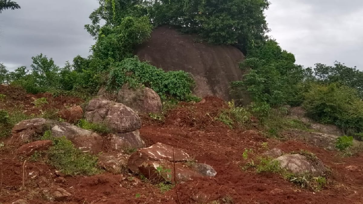 மேற்கு தொடர்ச்சி மலையில் சரமாரியாக வெட்டப்படும் கனிமவளம் - குமரியில் நிலச்சரிவு அபாயம்