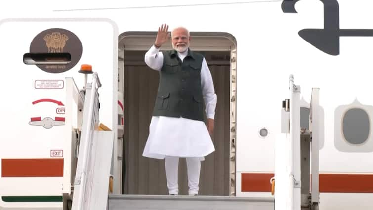 Prime Minister Narendra Modi has started a two day visit to Brunei and Singapore PM મોદી બ્રુનેઇ અને સિંગાપોર જવા રવાના, સેમિકંડક્ટર અને હાઇડ્રોકાર્બન પર થઇ શકે છે ડીલ