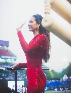 Sonam bajwa: રેડ આઉટફિટમાં ખૂબ જ હોટ લાગી એક્ટ્રેસ સોનમ બાજવા, જુઓ તસવીરો