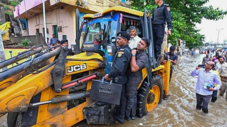 weather tomorrow andhra Pradesh Telangana flood Gujarat rajasthan and MP UP Rain forecast news and update आंध्र-तेलंगाना में 33 की मौत, बुलाई गई नेवी; हिमाचल में भी बारिश से तबाही, गुजरात में IMD का अलर्ट