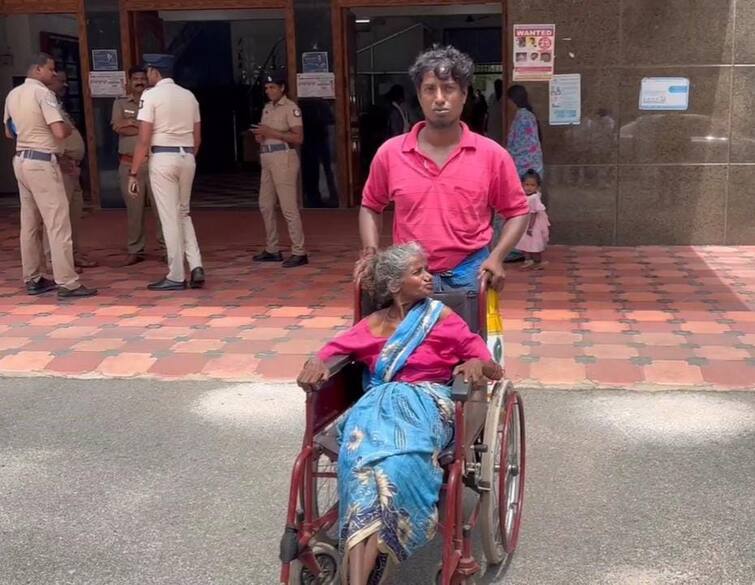 Youngster Appeals to Dharmapuri Collector for Land Patta for Differently-Abled Mother “வீட்டில் இருந்தபடியே மாற்றுத் திறனாளி தாயை பராமரிக்கும் மகன்” ஆட்சியர் அலுவலகம் வந்து என்ன சொன்னார் தெரியுமா?