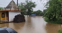 Rain Photos: ભરૂચમાં જળબંબાકાર, વાલિયામાં 12 ઇંચ વરસાદથી જનજીવન અસ્તવ્યસ્ત, જ્યાં જુઓ ત્યાં પાણી-પાણી...