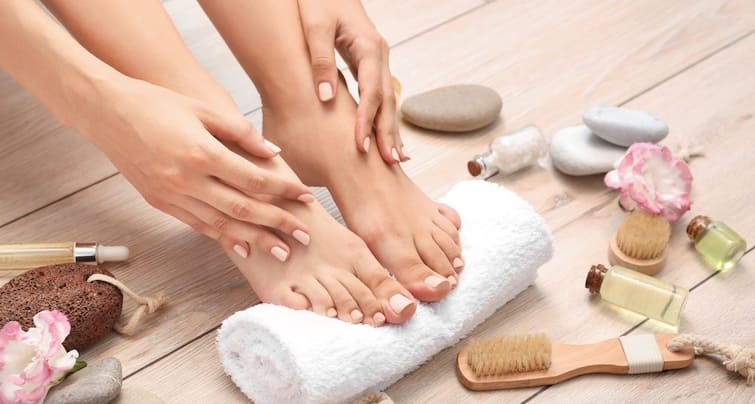 Pedicure at Home in  Easy Steps ਤੁਹਾਡੇ ਵੀ ਪੈਰ, ਅੱਡੀਆਂ ਹੋ ਗਈਆਂ ਕਾਲੀਆਂ ਤੇ ਬੇਜਾਨ ਤਾਂ ਵਰਤੋਂ ਆਹ ਘਰੇਲੂ ਨੁਕਤਾ, ਪਾਰਲਰ ਜਾਣ ਦੀ ਜ਼ਰਰੂਤ ਨਹੀਂ 