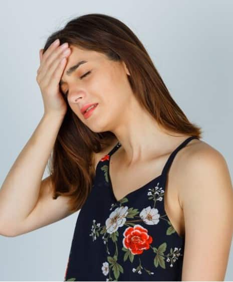 If a woman feels tired and weak, which does not go away even after resting, it may be a sign of problems like anemia, thyroid or vitamin D deficiency. In such a case, a doctor should be consulted immediately.