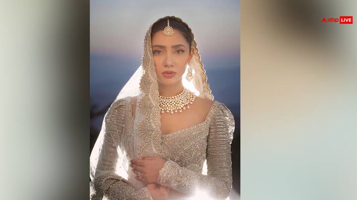 माहिरा खान (Mahira Khan) पाकिस्तानी अदाकारा माहिरा खान की राशि धनु (sagittarius) है. धनु राशि धनुर्धर का संकेत है. इसलिए इस राशि के लोग खुले विचार के होते है. माहिरा खान का व्यक्तित्व भी ऐसा है. धनु राशि (sagittarius) के लोग रचनात्मक, साहसी और महान कलाकार होते है.