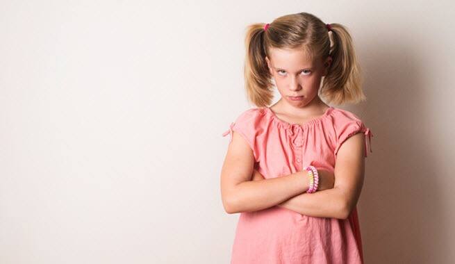 मूलांक 1 चे लोक हे स्वभावाने गर्विष्ठ आणि हट्टी असतात. आपल्यालाच जणू सर्व काही माहीत असल्याचं त्यांना वाटतं, समोरच्या व्यक्तीला ते कमी लेखतात.