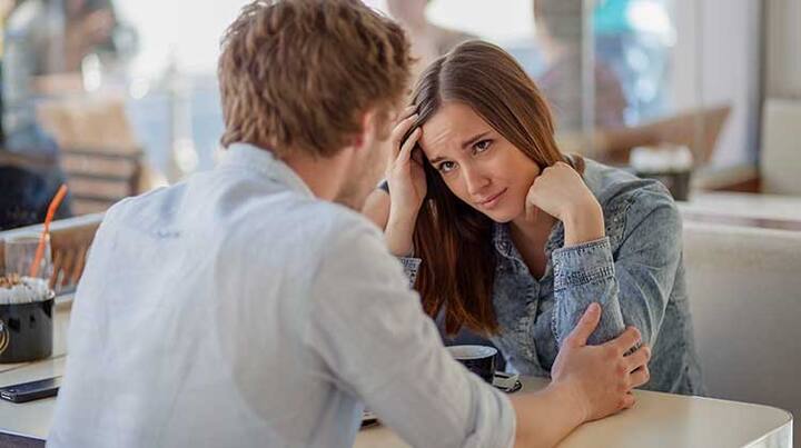 मूलांक 1 चे लोक फार घमंडी असतात. ते नेहमी ताठ मानेने चालतात आणि दुसऱ्यांना कमी लेखतात. हे लोक नेहमीच इतरांवर टीका करू शकतात. या लोकांना एकटेपणाची मात्र भीती वाटते.