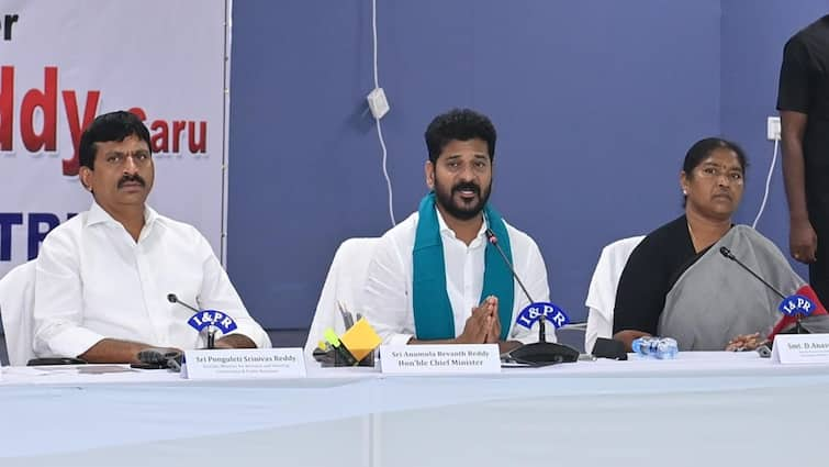 Revanth Reddy asks collectors to set up HYDRA to control Encroachments of ponds Revanth Reddy: తెలంగాణ మొత్తం హైడ్రా లాంటి వ్యవస్థ, ఇక ఎవ్వరైనా వదలం - రేవంత్ రెడ్డి