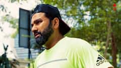 রাস্তায় রোহিতকে দেখামাত্রই সেলফি তোলার হুড়োহুড়ি, বিপাকে পড়ে কী করলেন ভারতীয় অধিনায়ক?