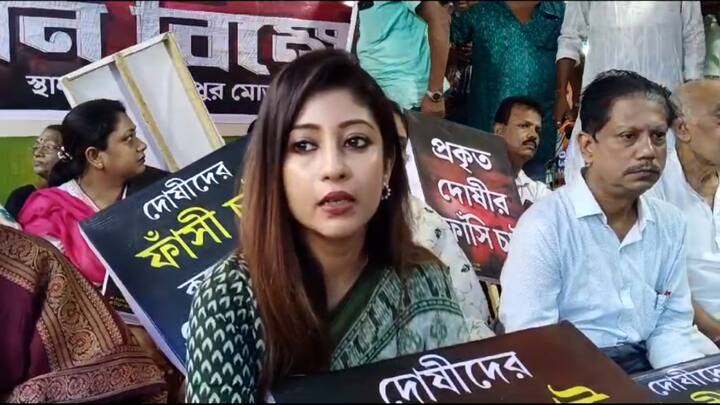 তৃণমূলের একের পর এক জন প্রতিনিধির মুখে যখন হুঁশিয়ারির সুর শোনা যাচ্ছে, তখন সোশাল মিডিয়ায় ইঙ্গিতপূর্ণ পোস্ট করেছেন অভিষেক বন্দ্য়োপাধ্য়ায়। লিখেছেন, দলমত নির্বিশেষে জনপ্রতিনিধিদের আরও বিনয়ী ও সহানুভূতিশীল হতে হবে।