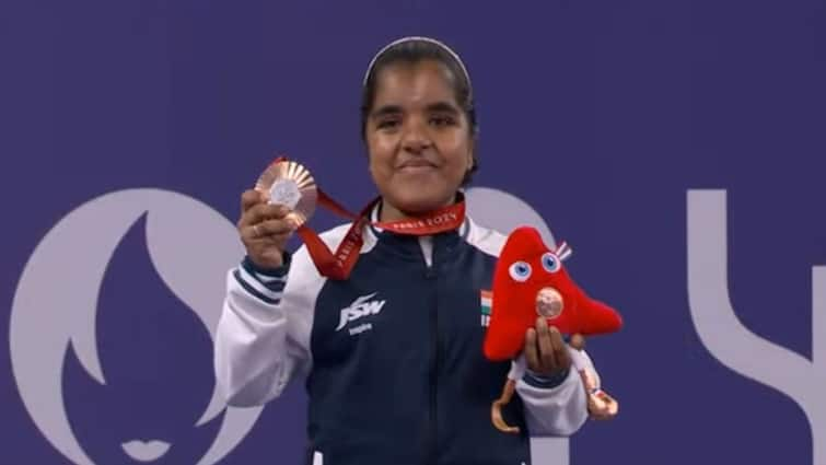 Paralympics Paralympics Indias Nithya Sre Sivan bags bronze in badminton SH6 category Paralympics: પેરિસ ઓલિમ્પિકમાં શટલર નિથ્યા શ્રી સિવને કર્યો કમાલ, ભારત માટે જીત્યો બ્રોન્ઝ મેડલ