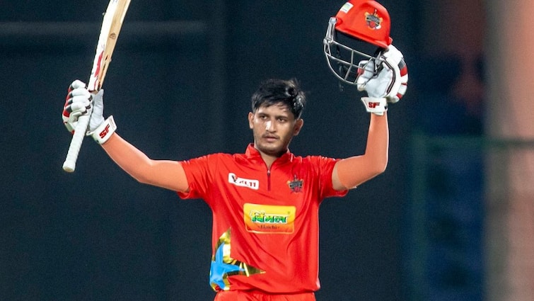 Royal Challengers Bengaluru Maiden IPL Title Priyansh Arya 6 Sixes In Over DPL 2024 South Delhi Superstarz vs North Delhi Strikers Virat Kohli Favourite RCB 'Will Help RCB Win Maiden IPL Title': Batter Who Smashed 6 Sixes In 6 Balls Makes MASSIVE Claim