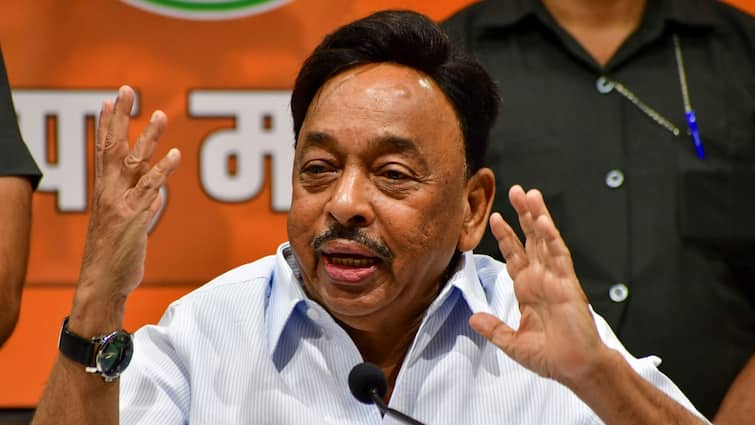 Maharashtra News BJP MP Narayan Rane Says Chhatrapati Shivaji Maharaj Looted Surat After Devendra Fadnavis Slams Congress Jawaharlal Nehru Narayan Rane Says 'Shivaji Looted Surat', Counters Fadnavis' 'Shivaji Never Looted Surat' Remark