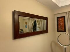 Vastu Tips : चुकूनही 'या' दिशेला लावू नका आरसा; ठरेल तुमच्या फुटक्या नशिबाचं कारण, गरिबीला मिळेल आमंत्रण