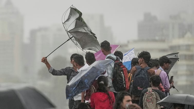 Weather Tomorrow Heavy Rainfall To Lash Gujarat West MP Telangana Andhra Pradesh Weather Today Wednesday Sept 4 IMD Forecast monsoon 2024 Weather News: Heavy Rainfall To Lash Gujarat, West MP, Andhra, Telangana; Check IMD Forecast For Your Region