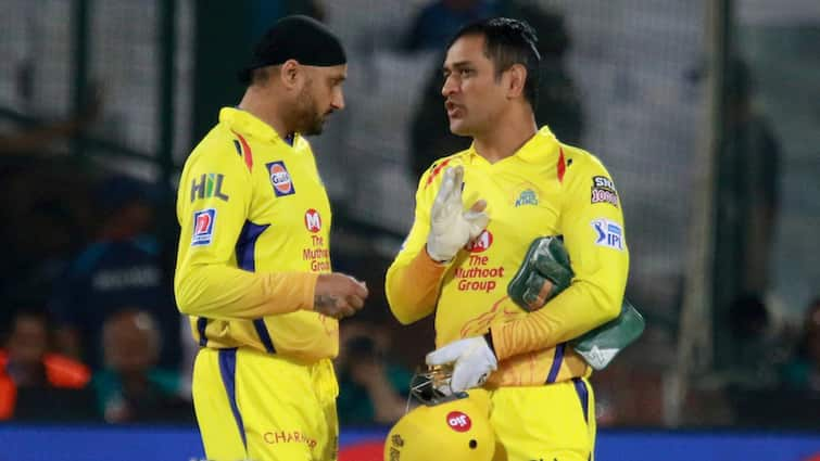 harbhajan singh tells interesting story when ms dhoni refused to help shardul thakur playing for chennai super kings ipl जब एमएस धोनी ने शार्दुल ठाकुर की मदद करने से किया था मना, हरभजन सिंह ने सुनाया दिलचस्प किस्सा