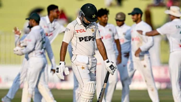 pakistan team test series loss against bangladesh after basit ali marathi news Pak vs Ban : 'पाकिस्तान क्रिकेटसाठी काळा दिवस...', ​​बांगलादेशविरूद्ध लाजिरवाण्या पराभवानंतर माजी क्रिकेटपटूचा संताप