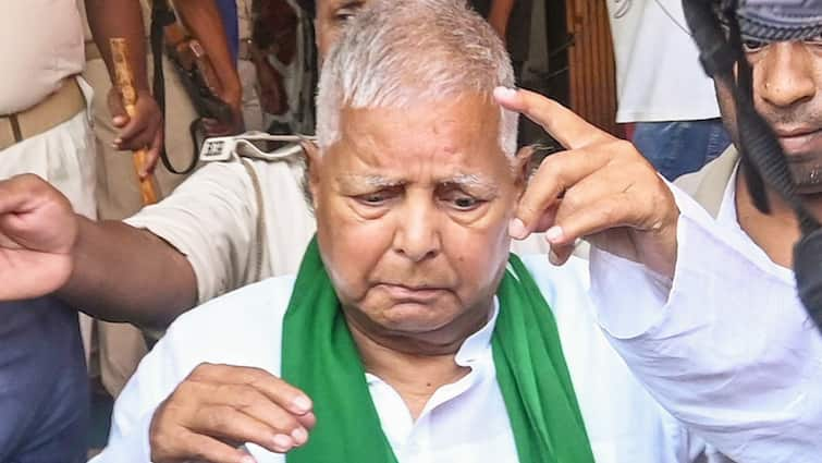 Bihar RJD Supremo Lalu Prasad Yadav Targeted RSS-BJP Big Statement on Caste Census and Reservation 'इन RSS-BJP वालों का कान पकड़...', जातीय जनगणना पर ये क्या कह गए लालू यादव?