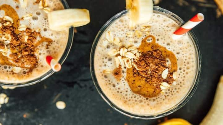 2. Oatmeal and Honey Smoothie: Blend oats, honey, yogurt, and your favorite fruits to create a nutritious smoothie, perfect for breakfast or a midday snack. (Image source: Pinterest/live_eat_learn)