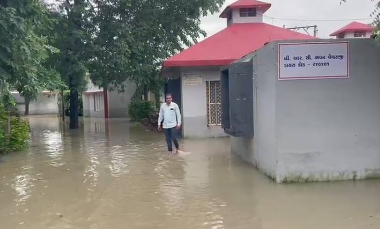 Due to heavy rains BRC Bhavan Becharaji flooded  Mehsana Rain: ભારે વરસાદના કારણે બહુચરાજી BRC ભવનની કચેરી પાણીમાં ગરકાવ