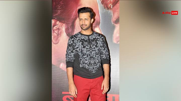 आतीफ असलम (Atif Aslam) 12 मार्च 1983 को आतीफ असलम का जन्म हुआ था. आतीफ असलम की राशि मीन (Pisces) है. मीन राशि (Pisces) के लोग अपने बारे में सब कुछ नहीं बताते हैं. मीन राशि के लोग शांत, मिलनसार और आकर्षक होते हैं.
