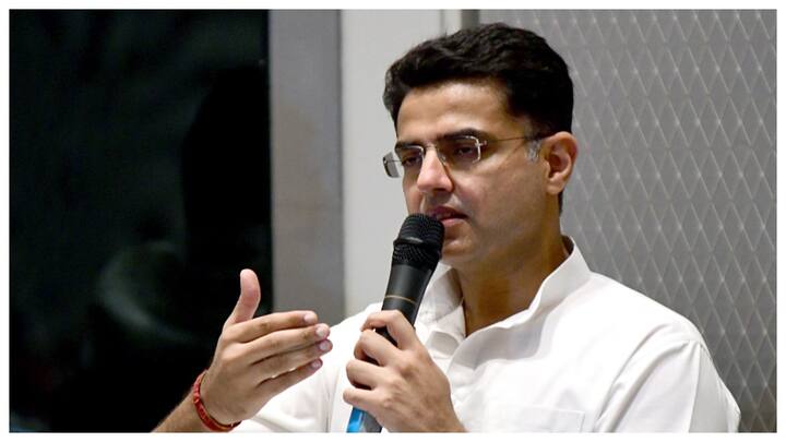 खुद के नाराज होने को लेकर उन्होंने कहा, राजनीती में रूठना मुद्दों पर आधारित होता है. मैं भी किसी व्यक्ति विशेष से रूठ गया था. मेरी नेता ने मेरी बात को माना और इस बार हम 72 जीतकर आए हैं.