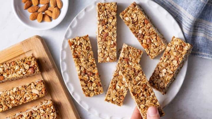 3. Honey Oats Bar: Prepare homemade oat bars using honey, nuts, and dried fruits for a convenient and nutrient-dense snack that you can enjoy anytime. (Image Source: Pinterest/feelgoodfoodie1)
