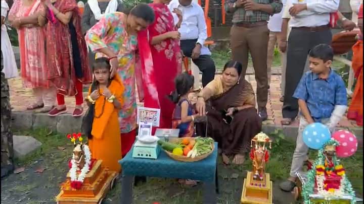 बळीराजाच्या खांद्याला खांदा लावून वर्षभर शेतीत मशागत करणाऱ्या बैलाबद्दल कृतज्ञता व्यक्त करण्यासाठी पोळा हा सण साजरा होतो.