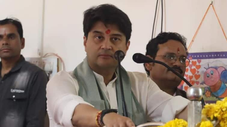 Jyotiraditya Scindia Sets Tall Goal For Postal Dept: Overcome Rs 24,000-Crore Deficit Scindia says possible to make Postal Department profitable; asks officials to make collective effort