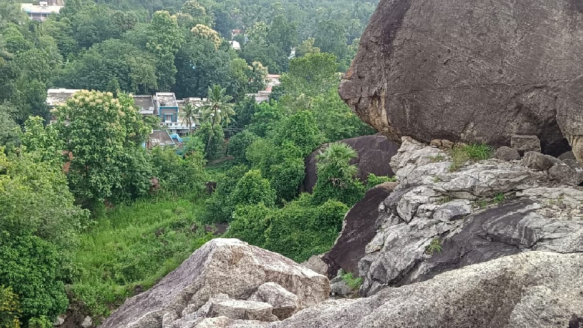 மேற்கு தொடர்ச்சி மலையில் சரமாரியாக வெட்டப்படும் கனிமவளம் - குமரியில் நிலச்சரிவு அபாயம்