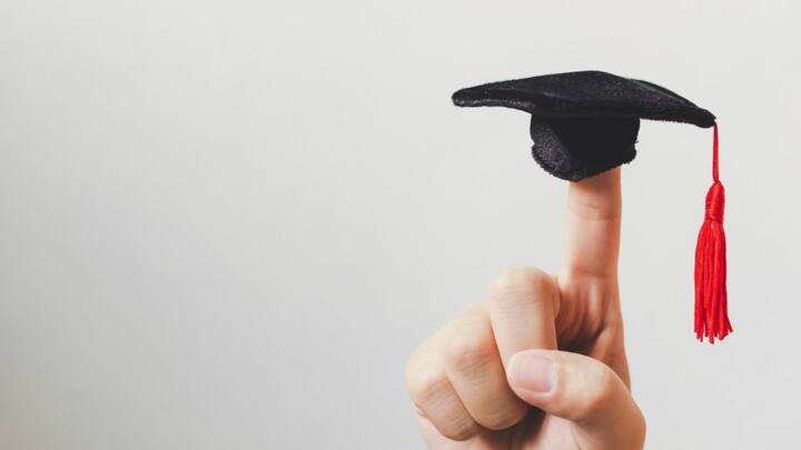 कोणत्याही महिन्याच्या 1, 10, 19, 28 तारखेला जन्मलेले लोक त्यांच्या मेहनतीने आणि क्षमतेने सरकारी नोकरी मिळवण्यात यशस्वी होतात, त्यांच्या टीमचं नेतृत्व करण्याची क्षमता असते.