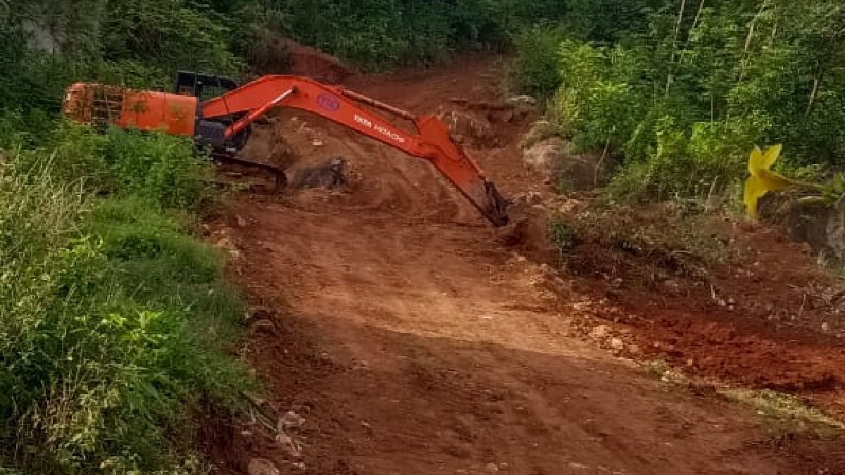 மேற்கு தொடர்ச்சி மலையில் சரமாரியாக வெட்டப்படும் கனிமவளம் - குமரியில் நிலச்சரிவு அபாயம்