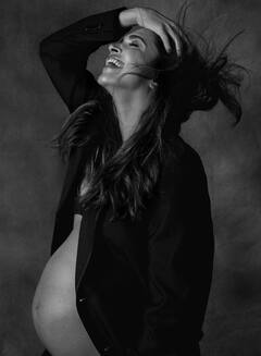 किसी ने पानी में तो किसी ने ट्रांसपेरेंट ड्रेस में फ्लॉन्ट किया बेबी बंप, Deepika से Sonam तक ने मैटरनिटी फोटोशूट से सेट किया फैशन ट्रेड