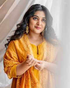 Nivetha Thomas : నిండైన చందమామలా నవ్వేస్తున్న నివేదా థామస్.. 35 మూవీ ప్రమోషన్స్​లో ఎంత క్యూట్​గా ఉందో
