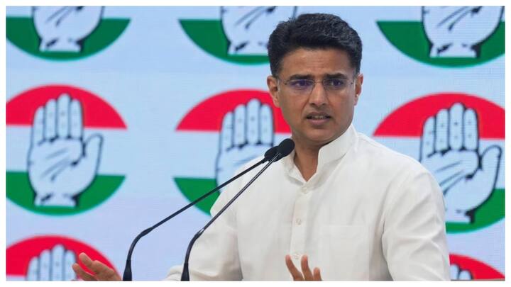 उन्होंने आगे कहा, 'मेरी उम्र अभी 46 साल की है. पार्टी से मुझे बहुत कुछ मिला है. पद और पोस्ट वाले बहुत से लोग होते हैं. इस समय 70-72 मंत्री हैं, लेकिन आप 25 के नाम बता दीजिए. लेकिन लोग उन्ही को याद रखते हैं, जो मेहनत करते हैं और मन जीतने का काम करते हैं. जनता ही ताकत है. कुर्सी और पद आता जाता रहता है.