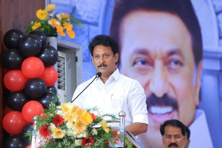 Minister Anbil Mahesh says Tamil Nadu Syllabus Better than CBSE Syllabus - TNN தமிழக பாடத்திட்டம் சிபிஎஸ்இ பாடத்திட்டத்தை விட சிறப்பானது - அமைச்சர் அன்பில் மகேஷ்