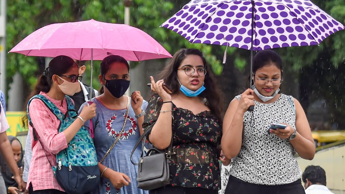 दिल्ली में फिर एक्टिव हुआ मानसून, अगले पांच दिनों के लिए बारिश का अलर्ट, चक्रवात का कितना होगा असर?