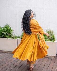 Nivetha Thomas : నిండైన చందమామలా నవ్వేస్తున్న నివేదా థామస్.. 35 మూవీ ప్రమోషన్స్​లో ఎంత క్యూట్​గా ఉందో