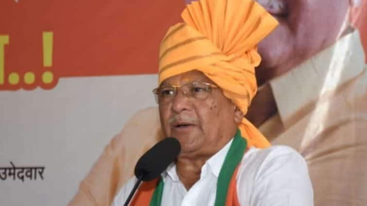 BJP MLA Sudhir Gadgil decision not to contest elections directly shock in Sangli BJP BJP MLA Sudhir Gadgil : भाजप आमदार सुधीर गाडगीळांकडून थेट निवडणूक न लढण्याचा निर्णय! सांगली भाजपमध्ये खळबळ