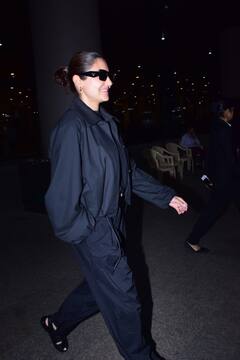 पति विराट और दोनों बच्चों के बिना मुंबई लौटीं Anushka Sharma, ऑल ब्लैक अवतार में बॉस लेडी वाइब्स देती नजर आईं एक्ट्रेस