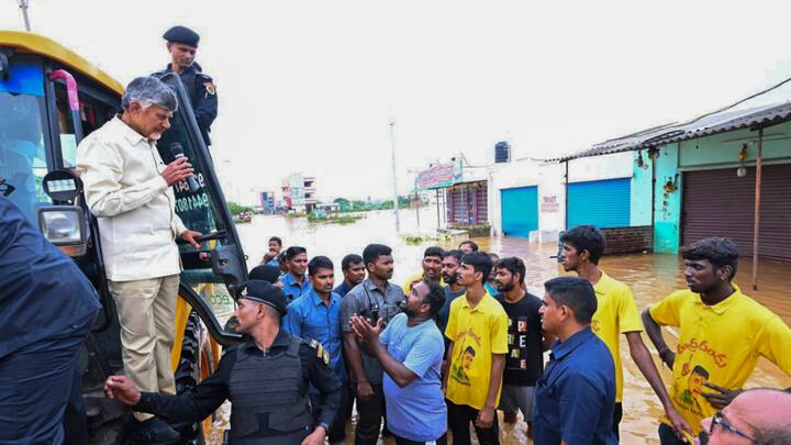 इस बीच आंध्र प्रदेश के मुख्यमंत्री एन चंद्रबाबू नायडू विजयवाड़ा में बाढ़ प्रभावित क्षेत्रों के दौरे के दौरान प्रभावित लोगों के साथ बातचीत करते हुए देखे गए हैं. उन्होंने लोगों को मदद का आश्वासन दिया है.