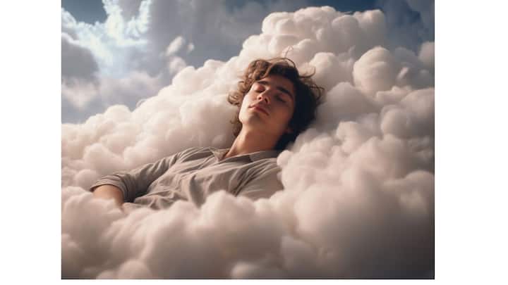 अंत्ययात्रा स्वप्नात दिसली तर घाबरून जाऊ नका याचा अर्थ आहे की,  त्या व्यक्तीच्या इच्छा लवकरच पूर्ण होणार आहे.