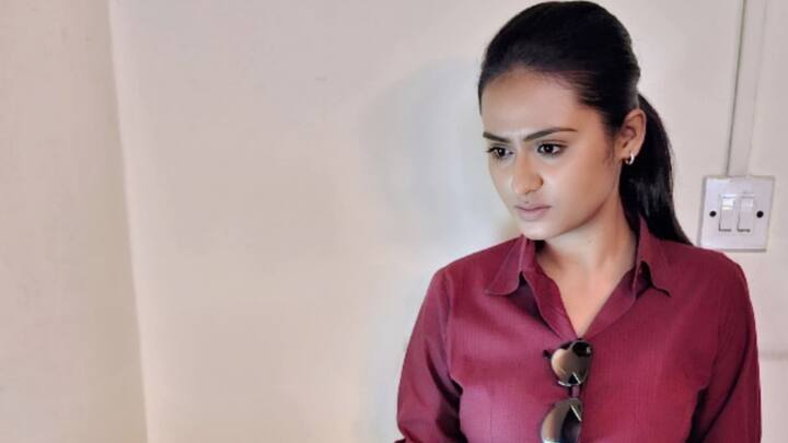 এই সিরিজে তদন্তকারী পুলিশ অফিসারের চরিত্রে তনুশ্রী চক্রবর্তী ও নৃত্যশিল্পীর চরিত্রে দেখা যাবে সপ্তর্ষি মৌলিককে। সেই সঙ্গে অভিনয়ে রয়েছেন শঙ্কর দেবনাথ, রানা বসু ঠাকুর, আয়েশা ভট্টাচার্য, জ্যামি বন্দ্যোপাধ্যায়, জুঁই সরকার, মানস মুখোপাধ্যায়, শিঞ্জিনী চক্রবর্তী প্রমুখকে।