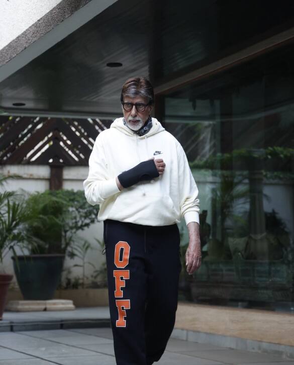 हालांकि आज अमिातभ अपनी फिल्मों से करोड़ों रुपये फीस वूसलते हैं और बेशुमार दौलत के भी मालिक हैं.