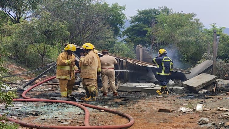 Salem news firecracker factory fire One person was death - TNN Cracker Factory Fire Accident: சேலம் அருகே பட்டாசு ஆலையில் தீ விபத்து - ஒருவர் உயிரிழந்த சோகம்