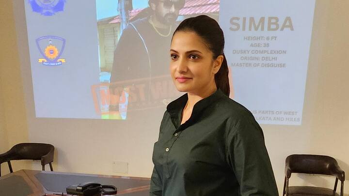 আরজি কর কাণ্ডে জ্বলছে শহর। তার মধ্যেই কাজ চলছে নতুন ওয়েব সিরিজের। এবিপি লাইভ প্রকাশ্যে আনল শ্যুটিংয়ের কিছু ছবি।